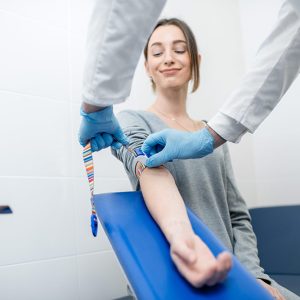 Profilaktyka – dlaczego jest tak ważna? Sprawdź, jakie badania możesz wykonać bezpłatnie w ramach NFZ oraz jak się do nich przygotować